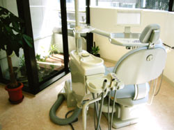 清潔な診療室/緑あふれる清潔な場で歯の治療